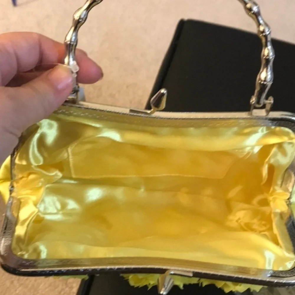 NWT BellaKiarapurse Vintage inspired yellow floral purse